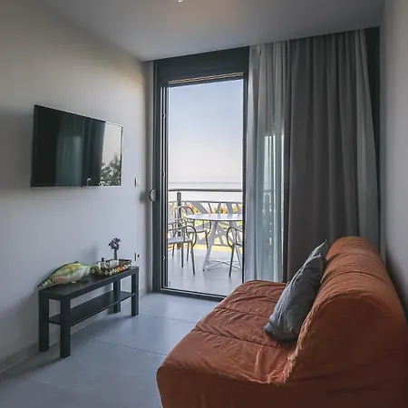 Electra Beachfront Suites, Aparthotel