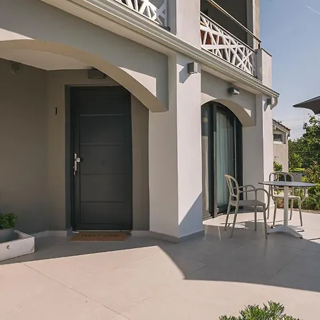 Electra Beachfront Suites, *