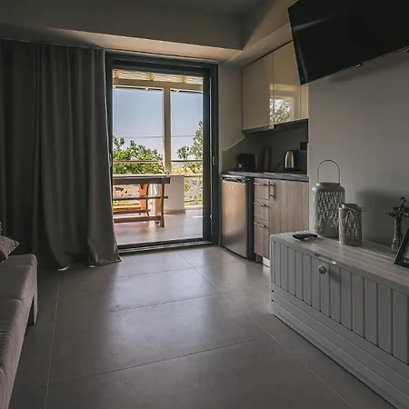 Aparthotel Electra Beachfront Suites, 3*