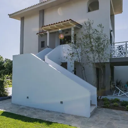 Electra Beachfront Suites, *