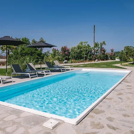 Electra Beachfront Suites, Apart-hotel