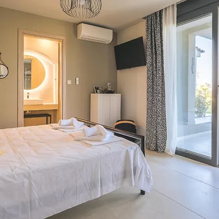 Aparthotel Electra Beachfront Suites, 3*