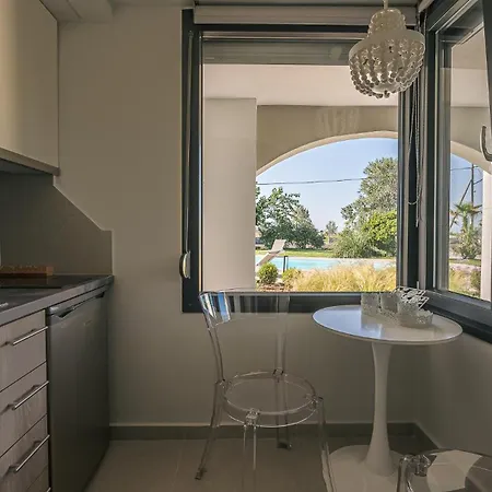 Electra Beachfront Suites, 3*