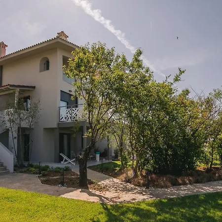 Aparthotel Electra Beachfront Suites, 3*