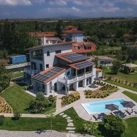 Electra Beachfront Suites, 3*