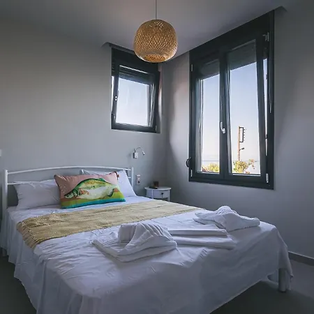 Electra Beachfront Suites, 3*