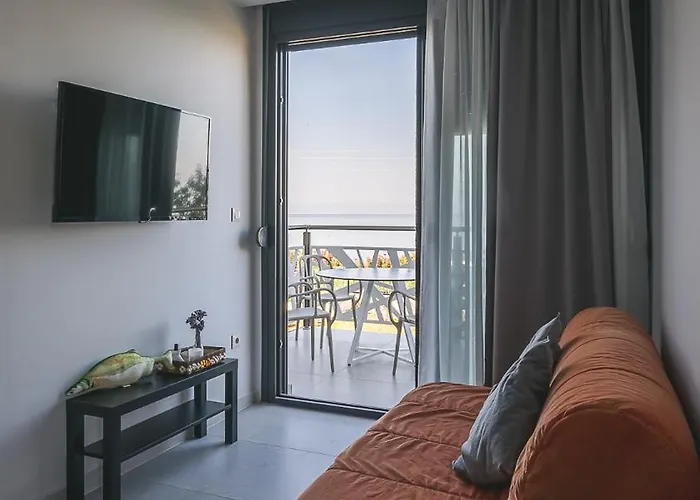 Electra Beachfront Suites, Aparthotel