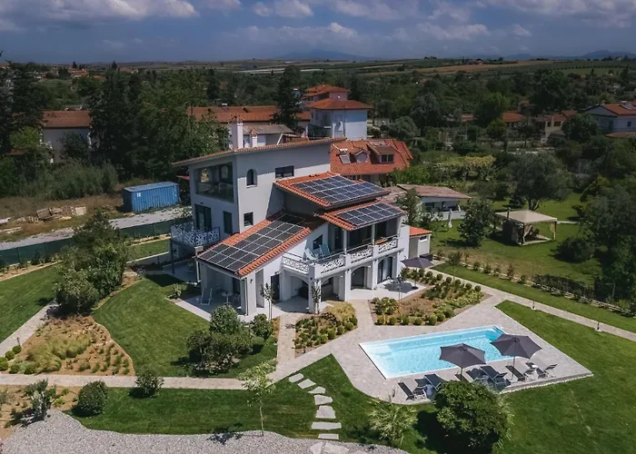 Electra Beachfront Suites, 3*