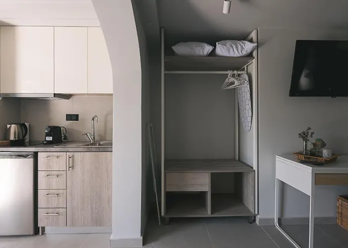 Electra Beachfront Suites, 3*