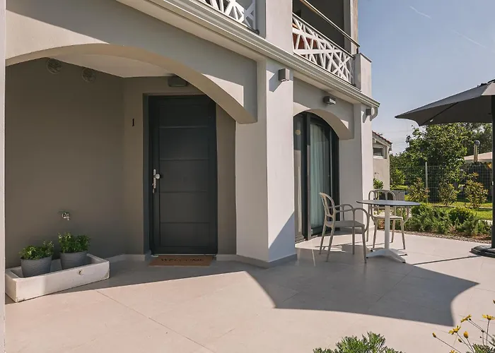 Electra Beachfront Suites, 3*