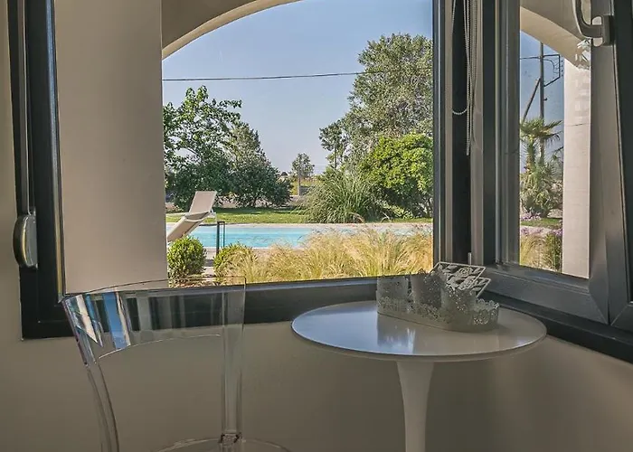 Electra Beachfront Suites, 3*