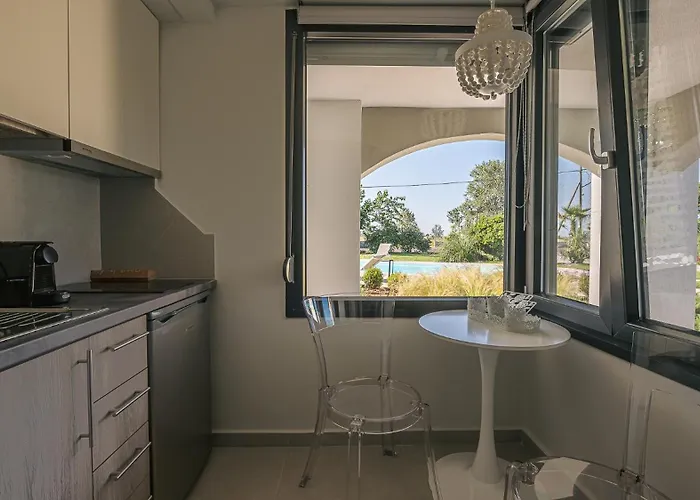 Electra Beachfront Suites, 3*