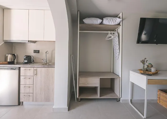 Aparthotel Electra Beachfront Suites, 3*