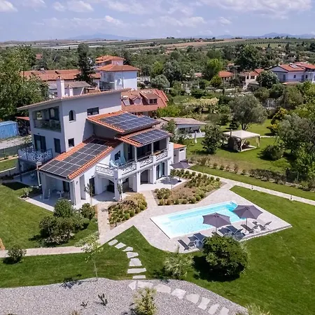 شقة فندقية Electra Beachfront Suites, نيا إيراكليا