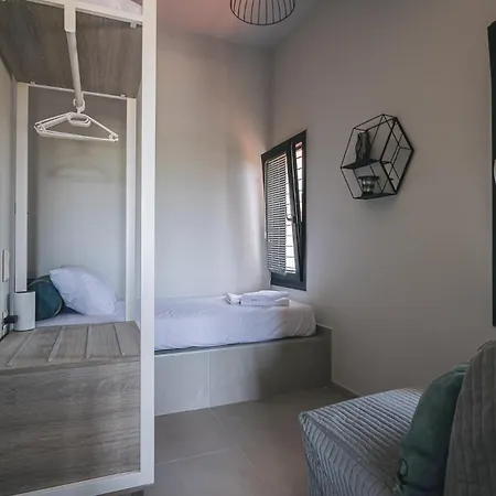 شقة فندقية Electra Beachfront Suites, نيا إيراكليا