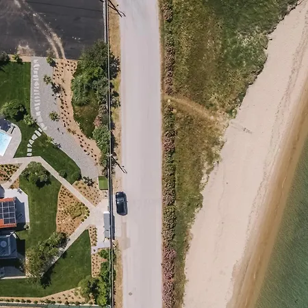 شقة فندقية Electra Beachfront Suites,