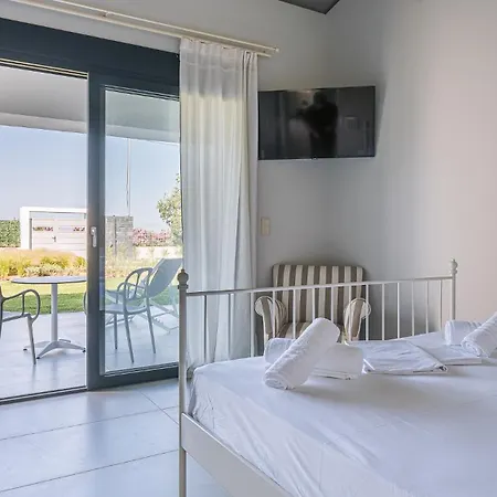 شقة فندقية Electra Beachfront Suites, 3*