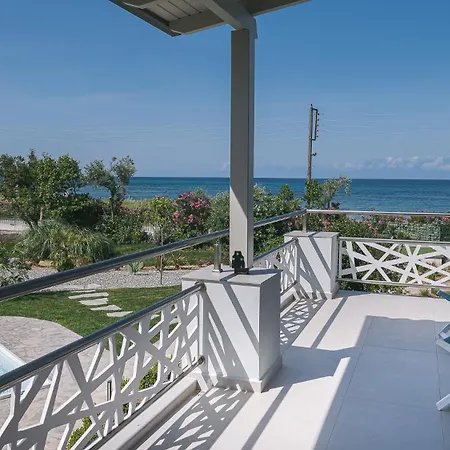 아파트호텔 Electra Beachfront Suites,