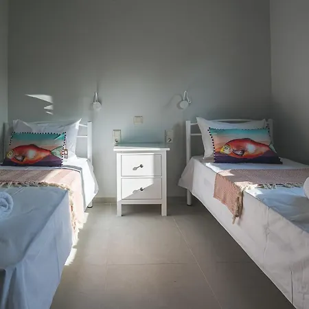 Electra Beachfront Suites, * 네아 이라클리아
