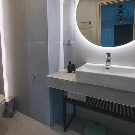 Electra Beachfront Suites, شقة فندقية نيا إيراكليا