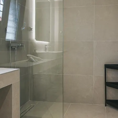 شقة فندقية Electra Beachfront Suites, 3*