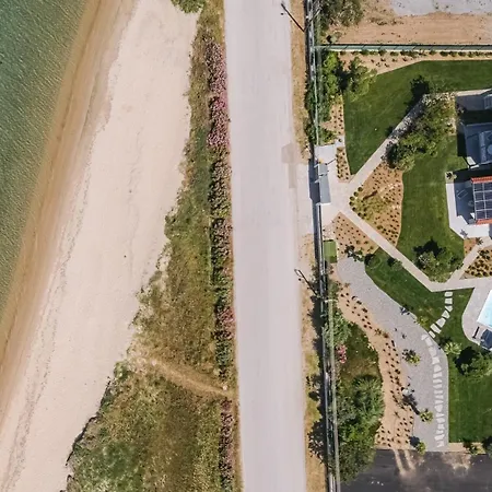 Electra Beachfront Suites, 아파트호텔 *