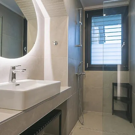 Electra Beachfront Suites, نيا إيراكليا