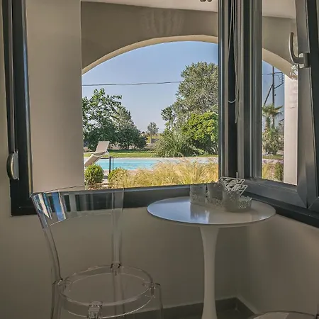 Electra Beachfront Suites, 3*