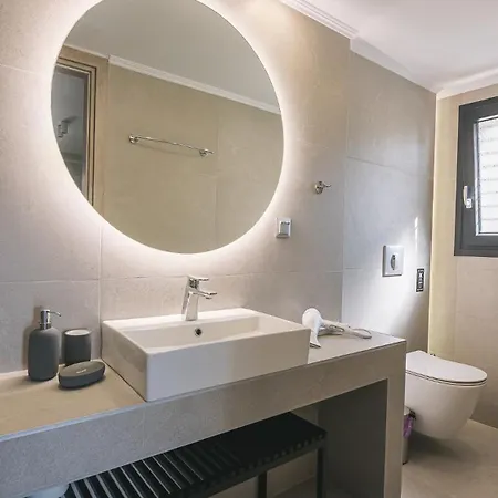 Electra Beachfront Suites, شقة فندقية 3*