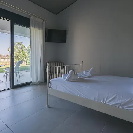 Electra Beachfront Suites, 3* نيا إيراكليا