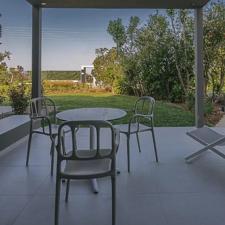 Electra Beachfront Suites, ניאה אירקליה