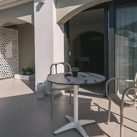 Electra Beachfront Suites, شقة فندقية