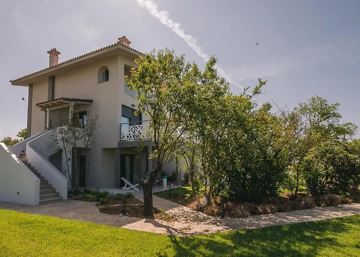 Lejlighedshotel Electra Beachfront Suites, 3*