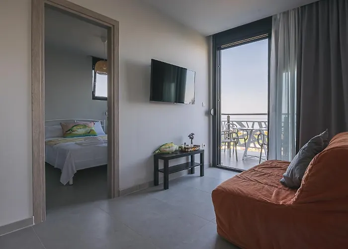 Electra Beachfront Suites, 3*