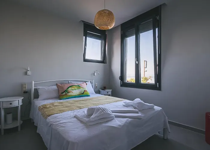 Electra Beachfront Suites, 3*