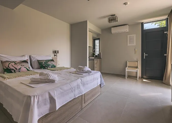 Electra Beachfront Suites, Lejlighedshotel