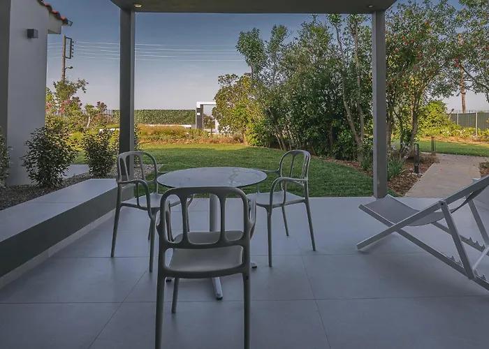 Electra Beachfront Suites, Néa Irákleia