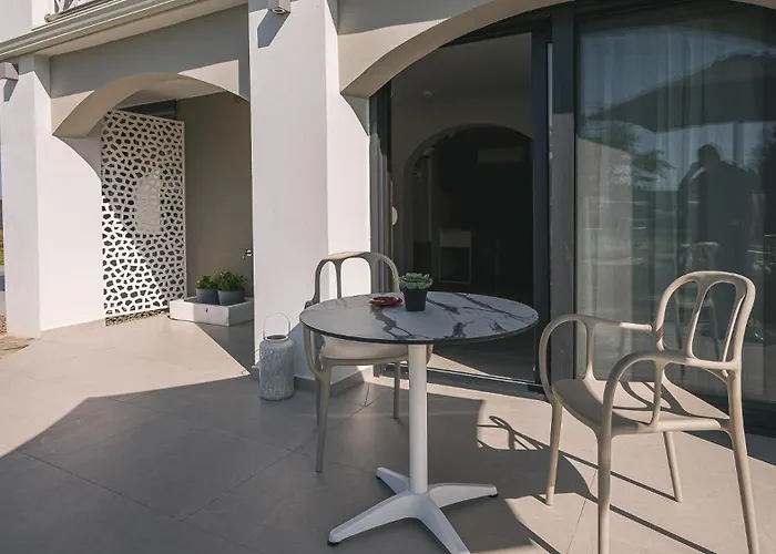 Electra Beachfront Suites, Lejlighedshotel